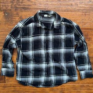 Gap Kids Plaid Button-Up Shirt in white, grey, and Black plaid, size small